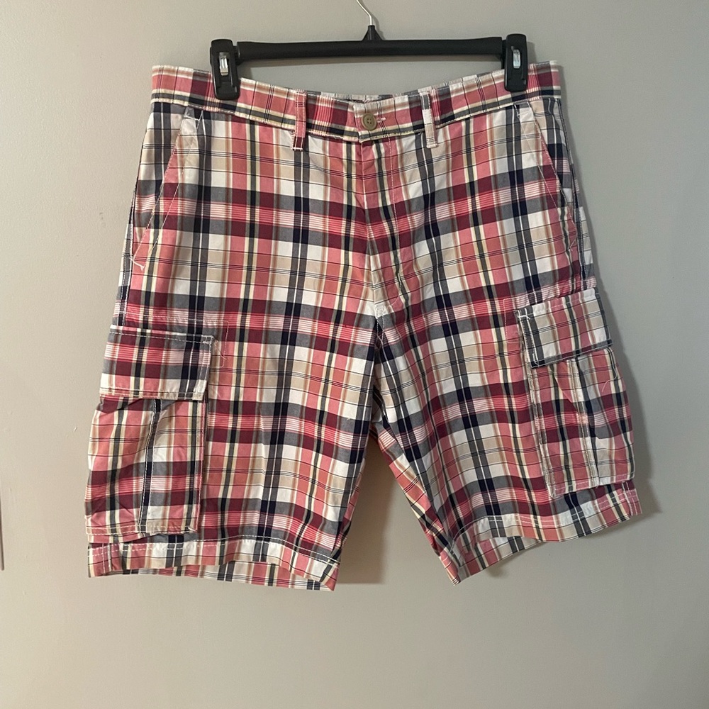 Men’s multi plaid Cargo shorts, Club Room brand size 36